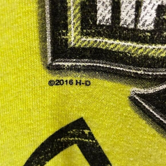 Vintage Harley-Davidson Men's XL Neon Yellow Voodoo Graphic T-Shirt - Picture 5 of 6